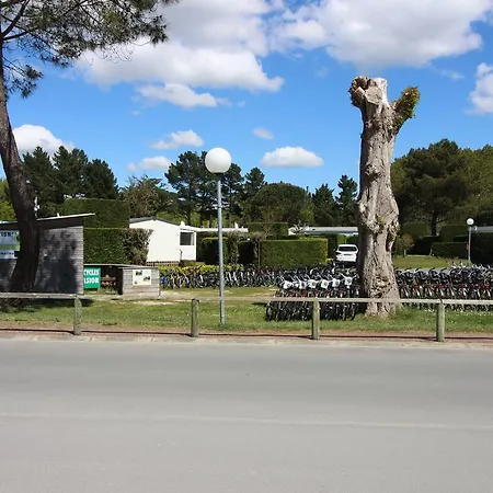 Boostlocamobil Les Charmettes Camping 4*